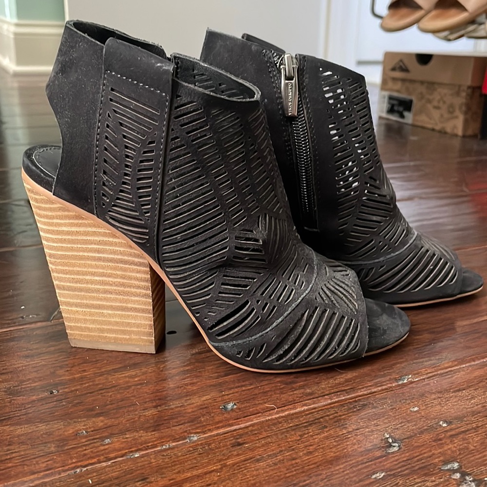 Vince Camuto peep toe booties, size 5